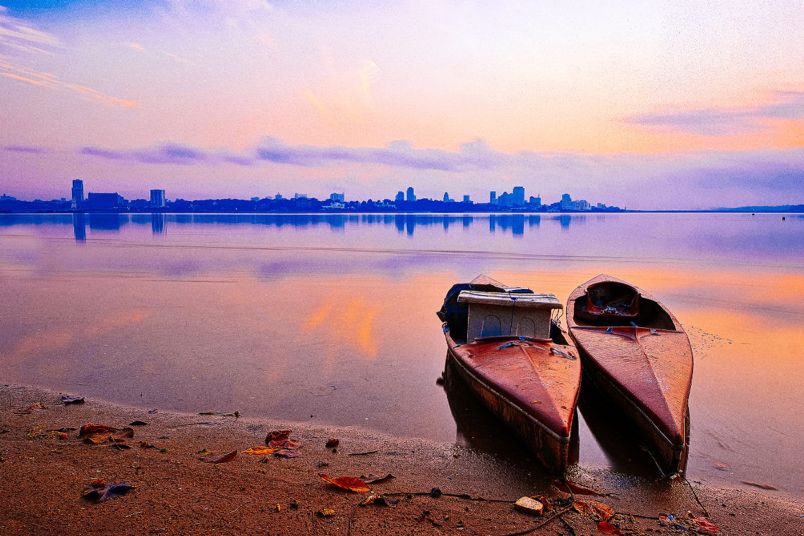 Tranquil sunrise in Kranji Dam
