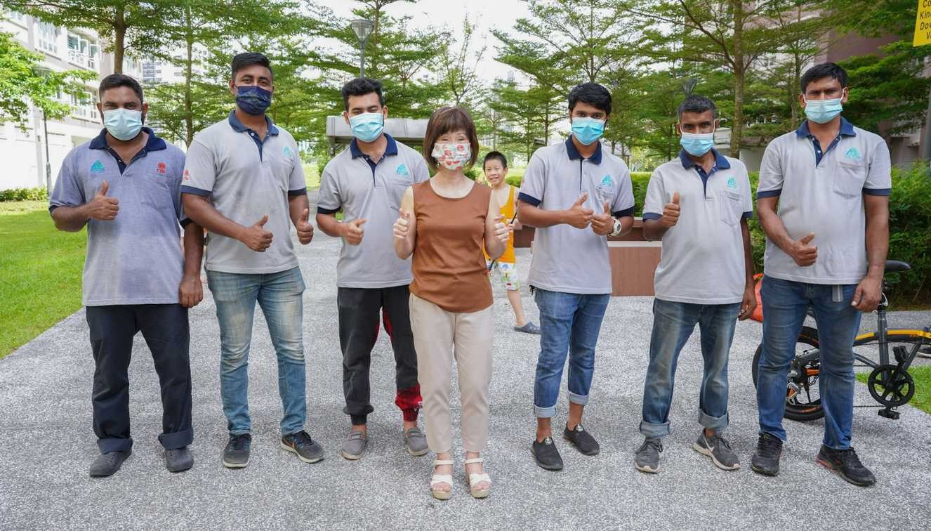 Dr Amy Khor (in the centre) and Hong Kah North cleaners giving everyone a thumb’s up for doing their part to keep the environment clean.