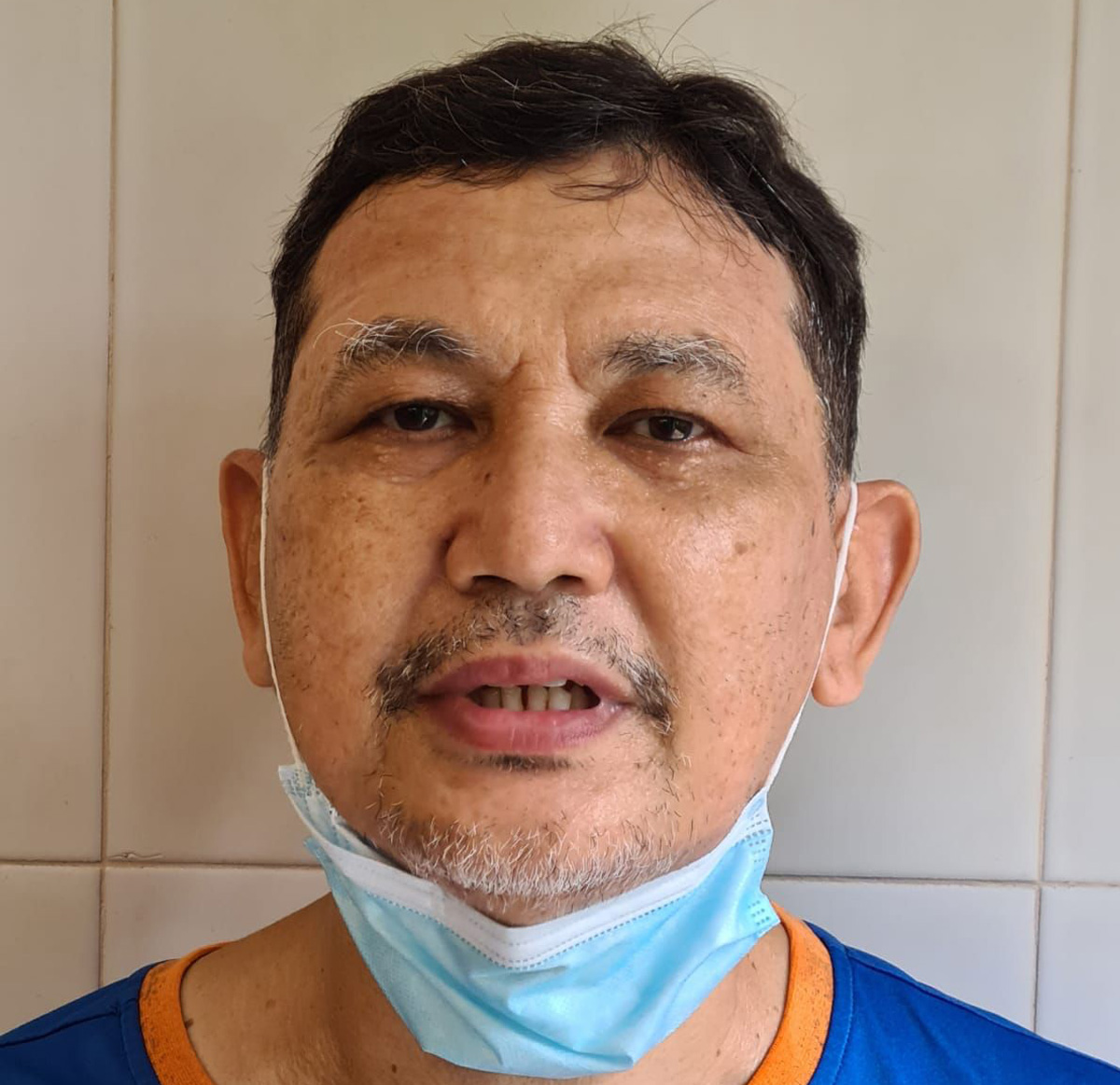 Resident Zaleha Bte Rosdi says: “Each day, I can hear the sound of a broom sweeping from the void deck in the wee hours of the morning. It’s Yusof, hard at work. He often goes the extra mile and offers me help when he sees me carrying groceries.”