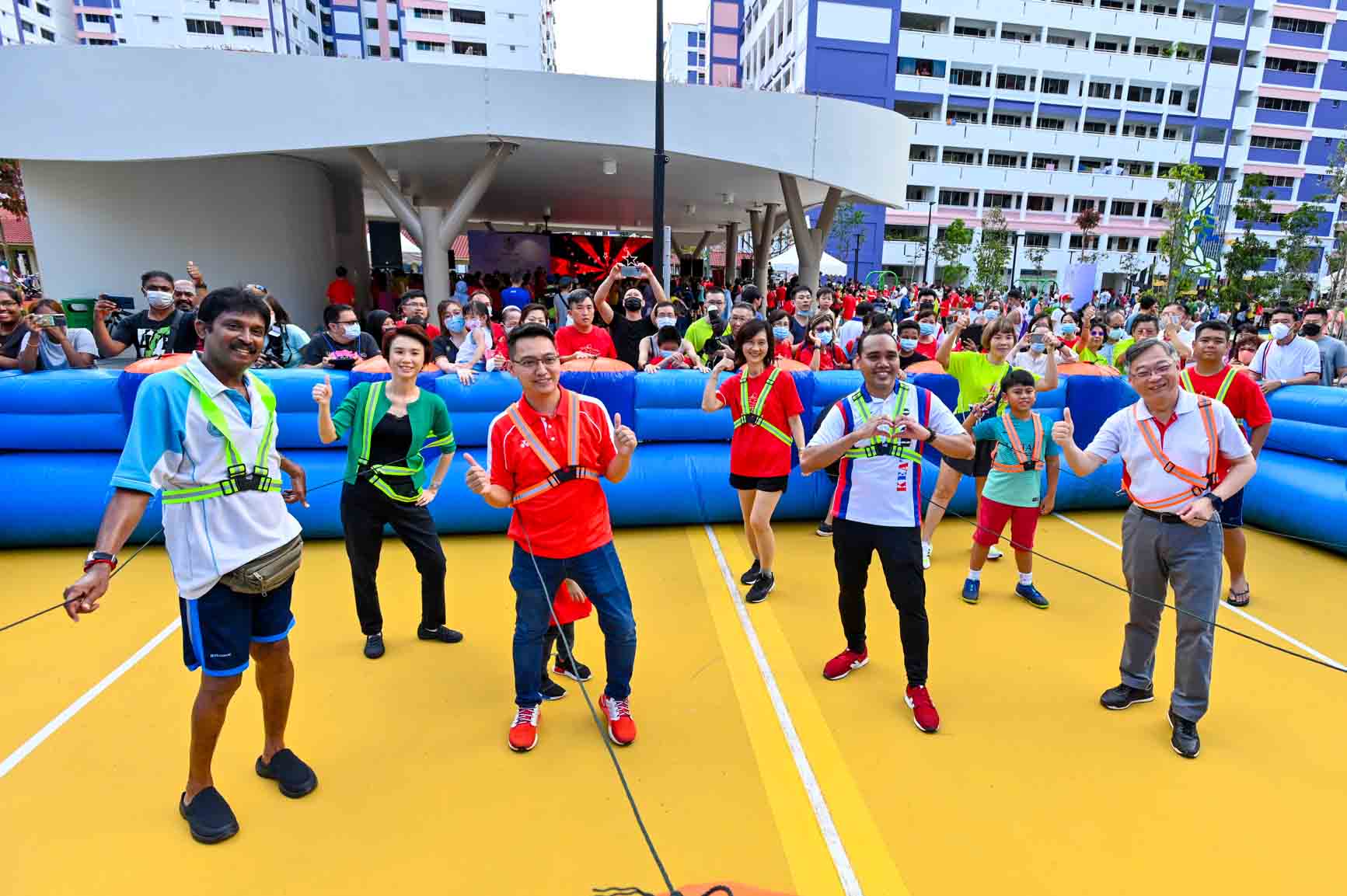 CCK GRC MPs Low Yen Ling, Don Wee, Zhulkarnain & Gan Kim Yong took part in a game of inflatable human soccer with residents at the opening of The Arena @ Keat Hong on 19 June.