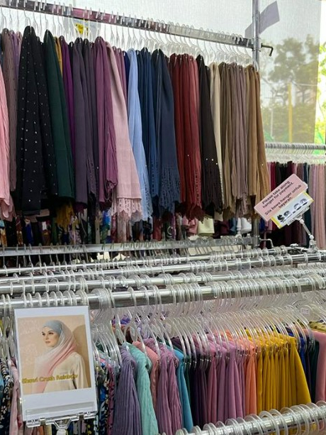 Swing by Toko Warisan Trading to get ‘matchy-matchy’ family outfits.