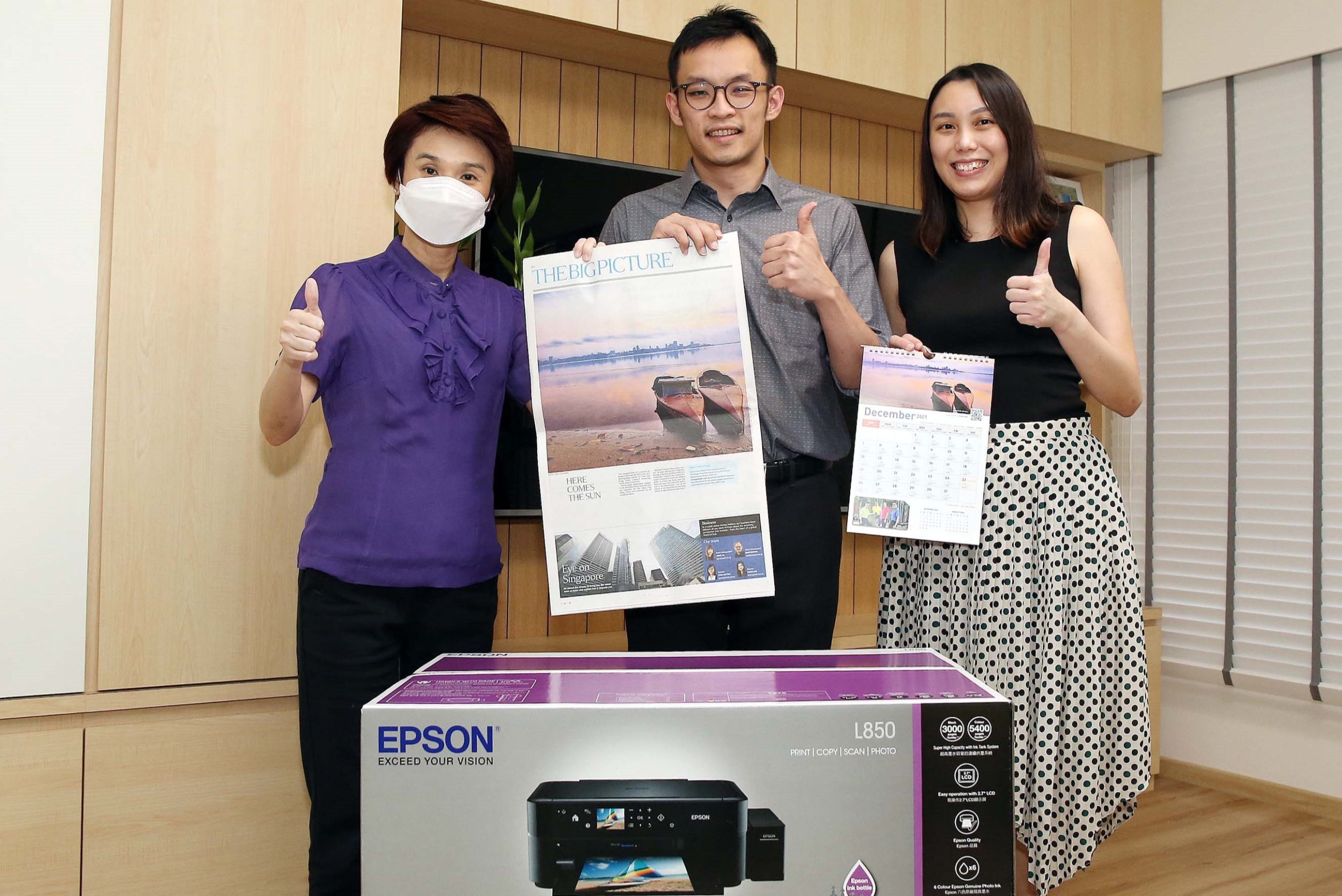 CCK Town Council Chairman & MOS Ms Low Yen Ling presented the top prize to Mr and Mrs Yong