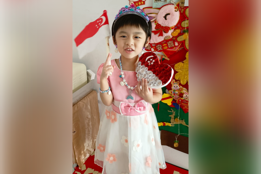 Little Engels shows us it’s never too young to show your love for Singapore. Photo by Engel’s mother (Keat Hong)