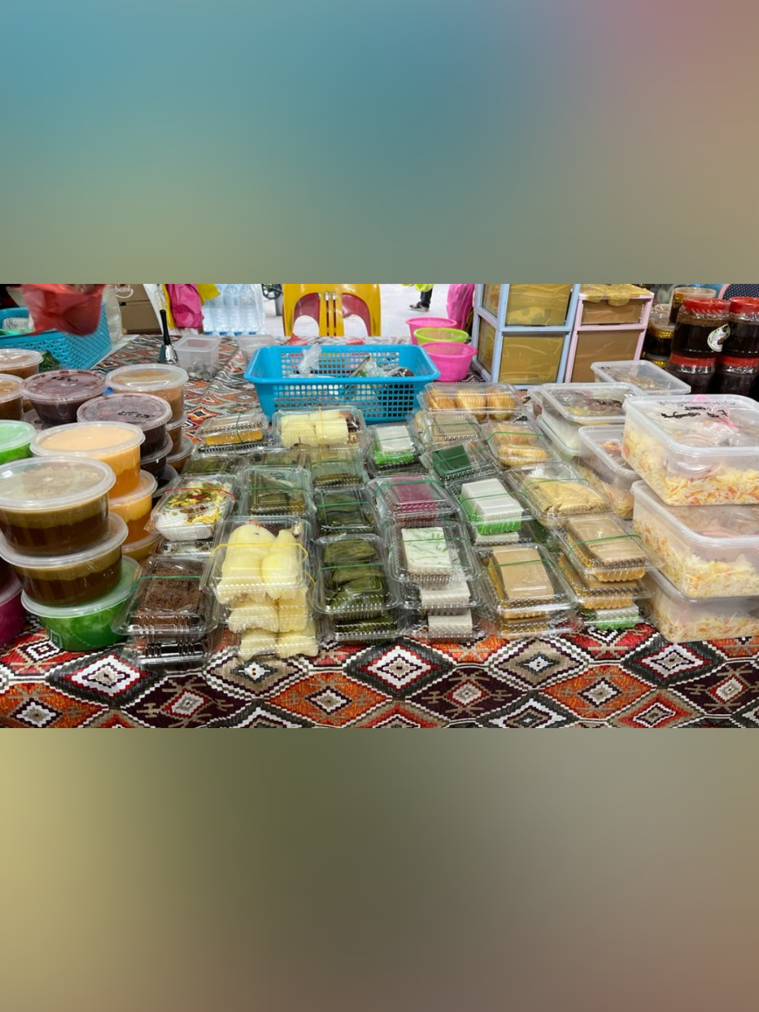 And not forgetting the delectable kueh-kueh (see above), which can be found at the stall in front of Ananas Chicken